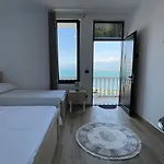 Four Generation Bed & Breakfast 4*