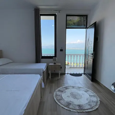 Four Generation Bed and breakfast 4*