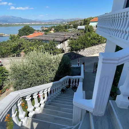 Bed and breakfast Four Generation 4*