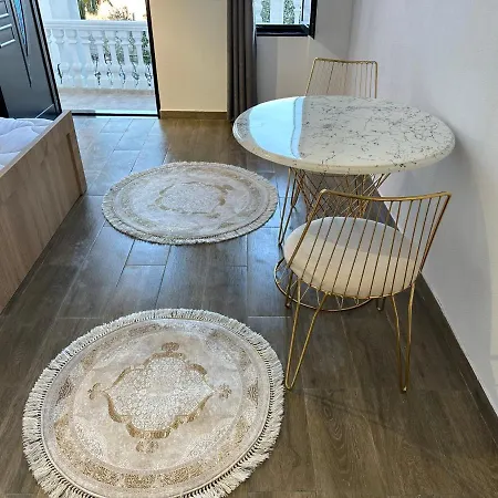 فندق مبيت وإفطار Four Generation Široka