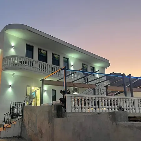 Four Generation Bed & Breakfast Široka