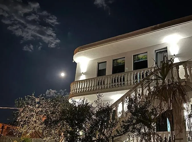 Bed & Breakfast Four Generation 4*