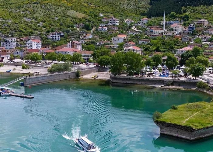 Four Generation Bed & Breakfast 4*